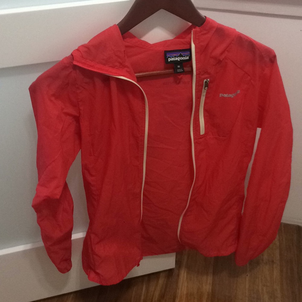 Patagonia packable windbreaker